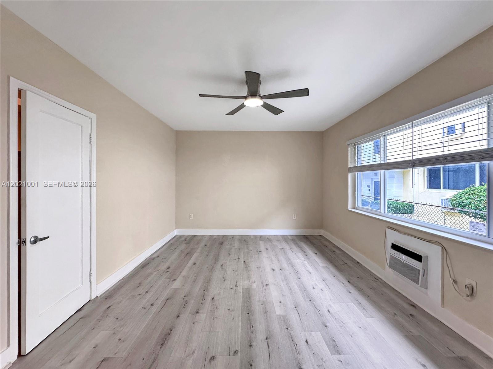 965 Bay Dr 2