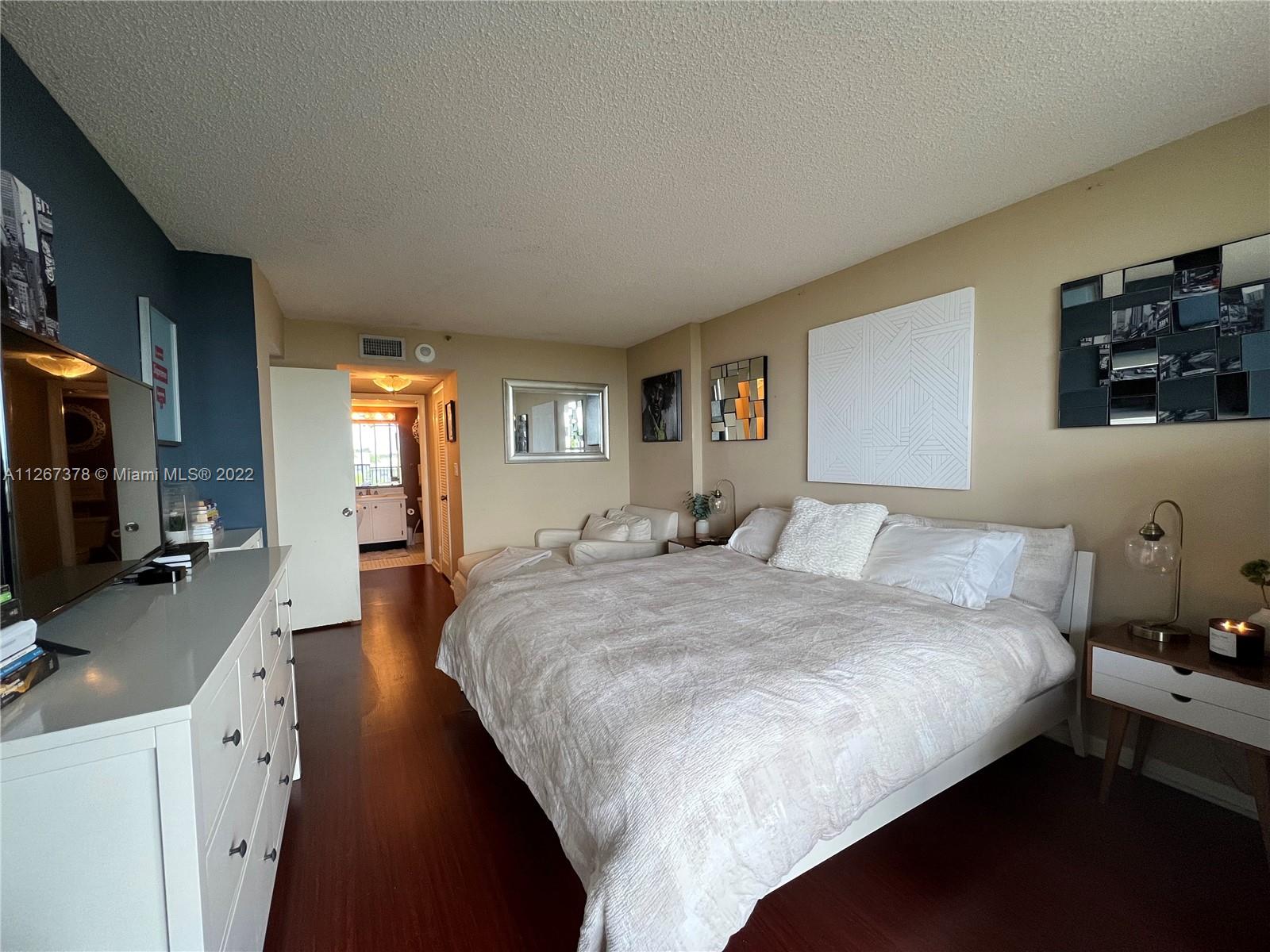 CHANTILLY CONDO - Residential