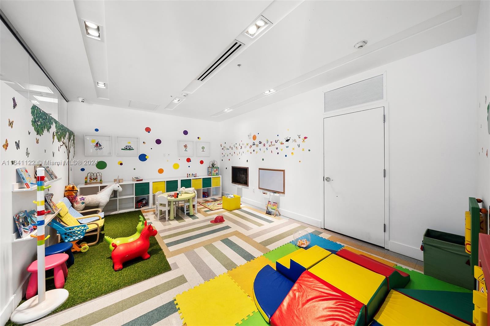 LE PARC AT BRICKELL CONDO - Residential