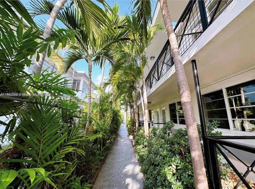 MOVE IN INCENTIVES! Perfect Rental! Available Now: Freshly painted Studio in prime Miami Beach location. Just two blocks away from the beach, restaurants and more. On-site laundry. Pets welcome! (SEE BROKER REMARKS)