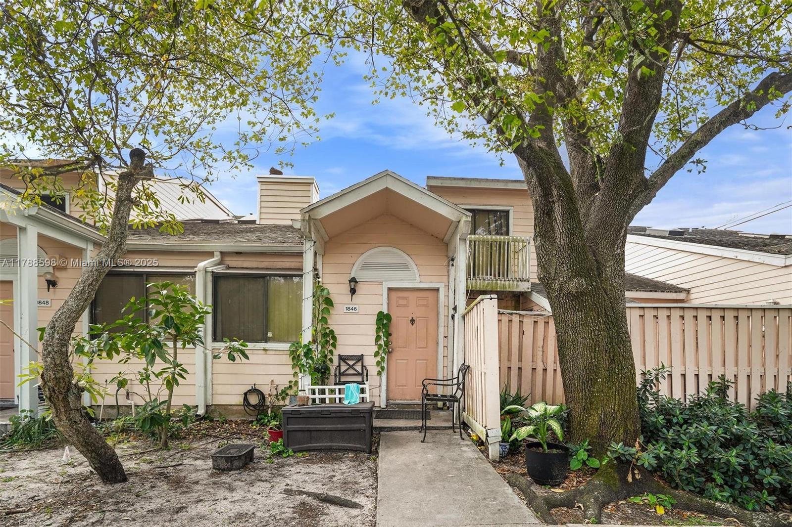 Property for Sale at 1846 Racquet Ct, North Lauderdale, Miami-Dade County, Florida - Bedrooms: 2 
Bathrooms: 2  - $235,000