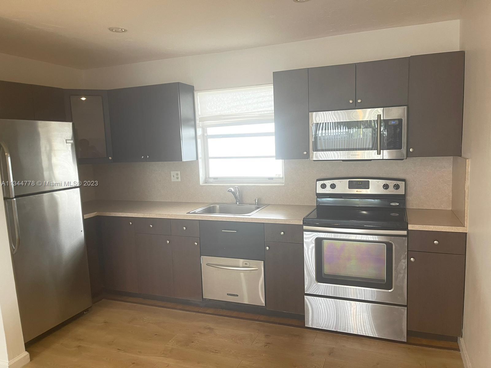 FOR RENT: 1/1 in Village at Dadeland. Excellent location. Walking distance to everything. Metrorail and Dadeland Mall. Easy access to all highways. NEW Air Conditioner, New shower panel. NO DISHWASHER. WASHER/DRYER AS IS, NO WARRANTY. First month and 2 months security move you. Very quick association approval. Has to use the owner's rental lease, please review with your client. the complete package needs to be submitted to the owner for approval. Easy to show, on supra. please use the checklist in the attachment. Please submit the complete package for the owner to
review. Thanks