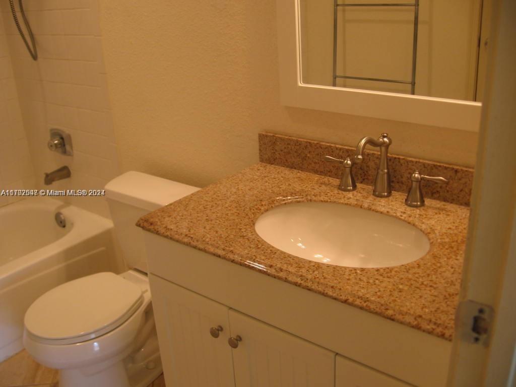 SAVANNAH AT RIVERSIDE CON - Residential