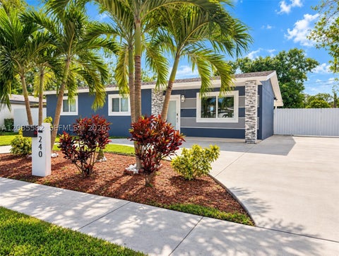 Photo of 240 N 68th Ave, Hollywood, FL 33024 (MLS # A12085582)