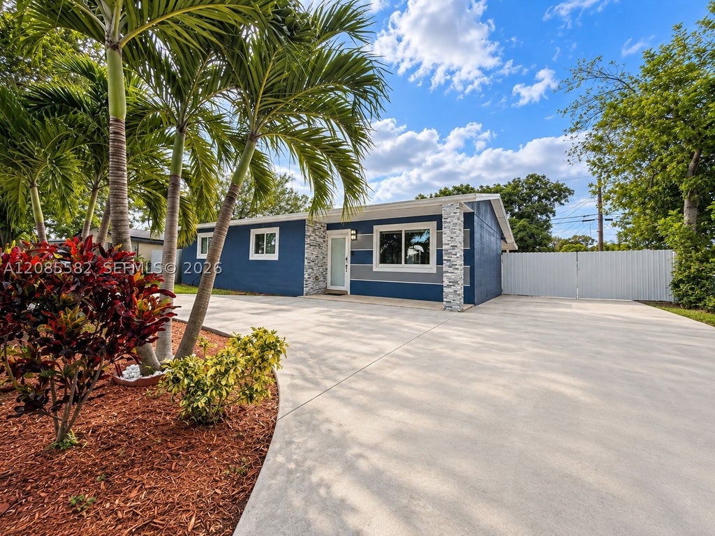 Photo of 240 N 68th Ave, Hollywood, FL 33024 (MLS # A12085582)