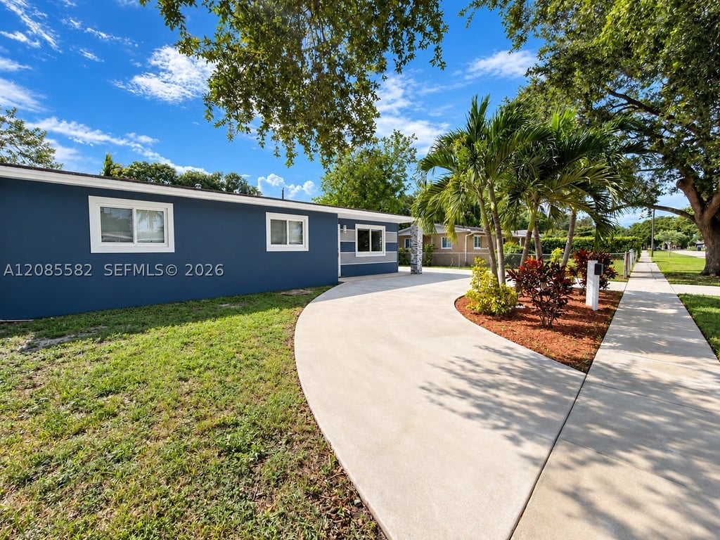 Photo of 240 N 68th Ave, Hollywood, FL 33024 (MLS # A12085582)