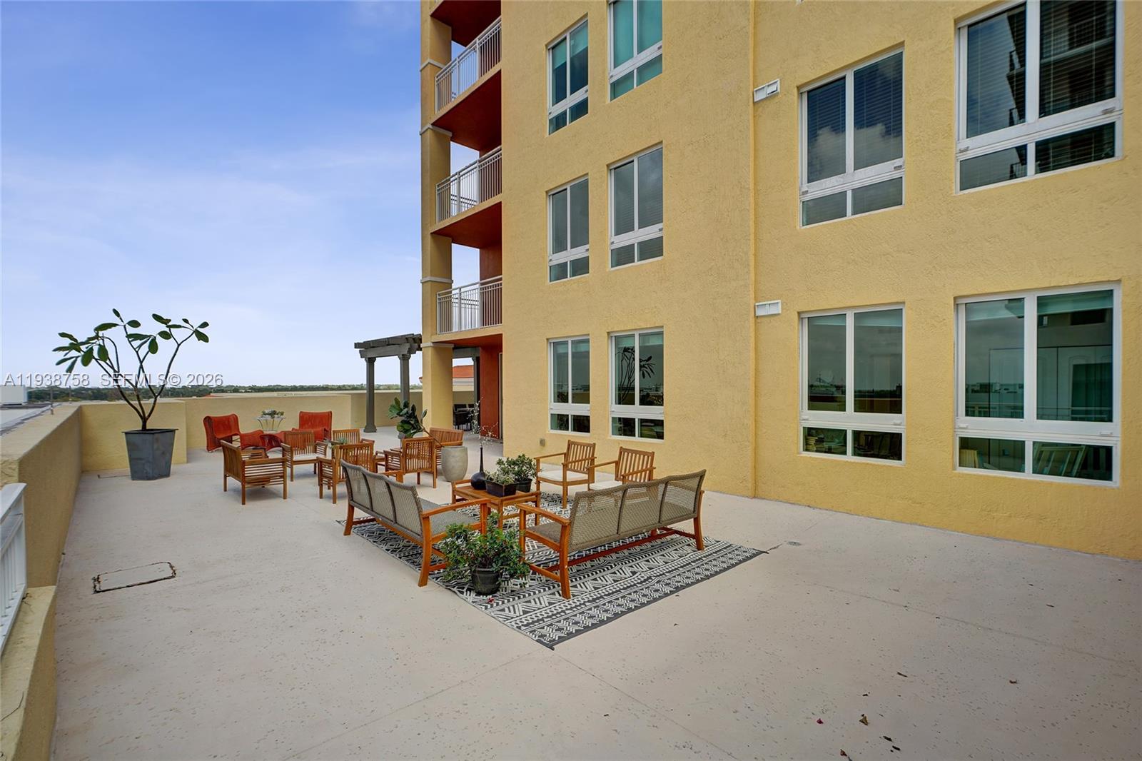 TOSCANO CONDO - Residential