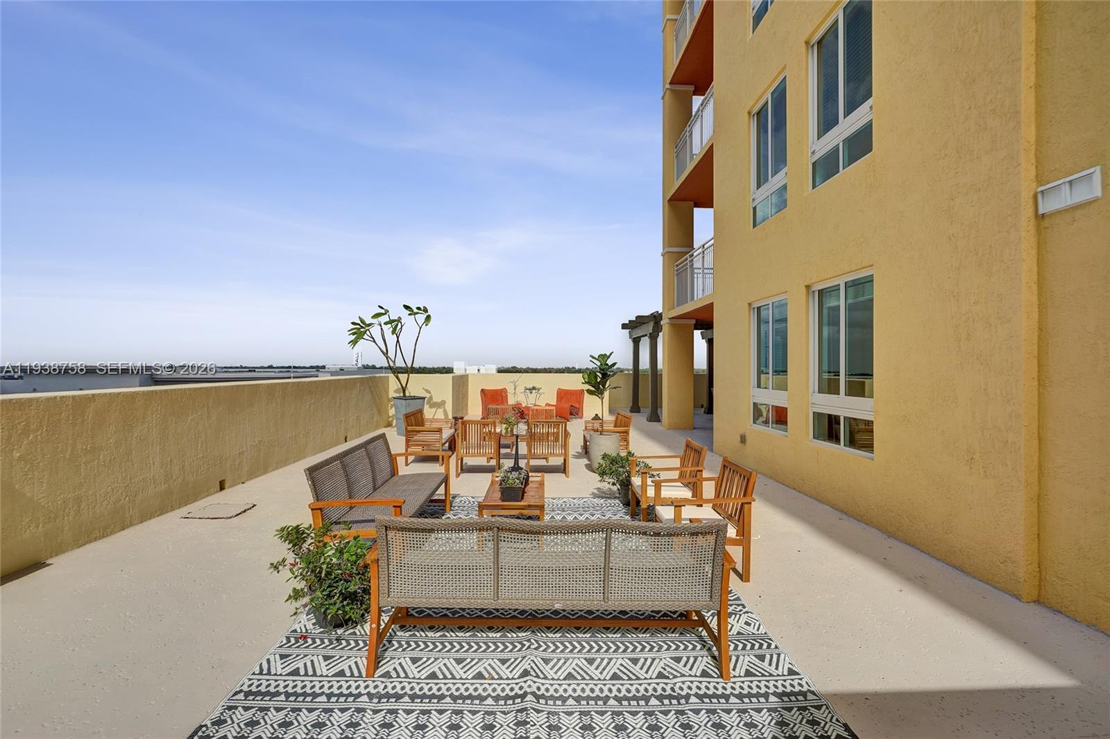 TOSCANO CONDO - Residential