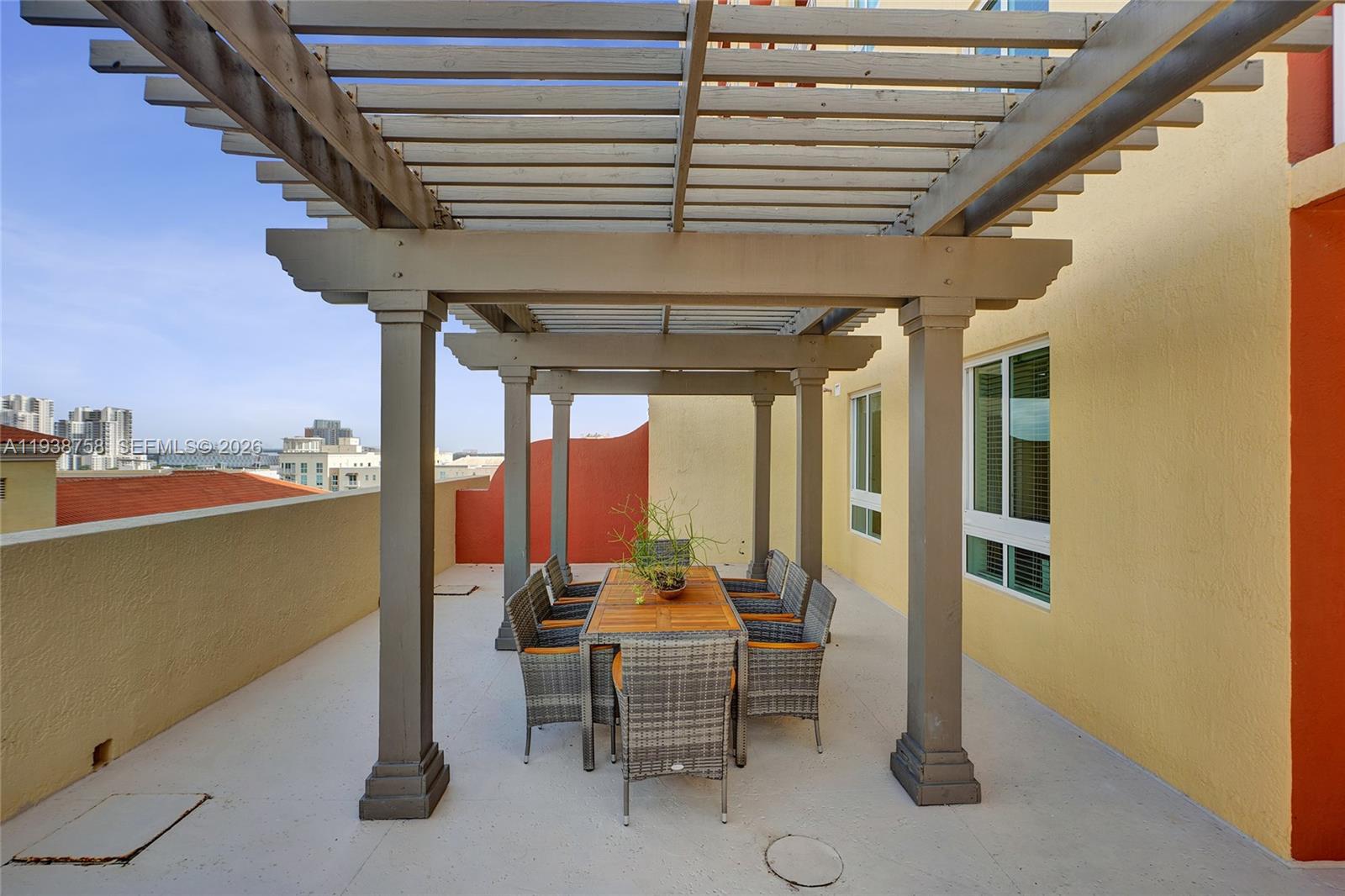 TOSCANO CONDO - Residential