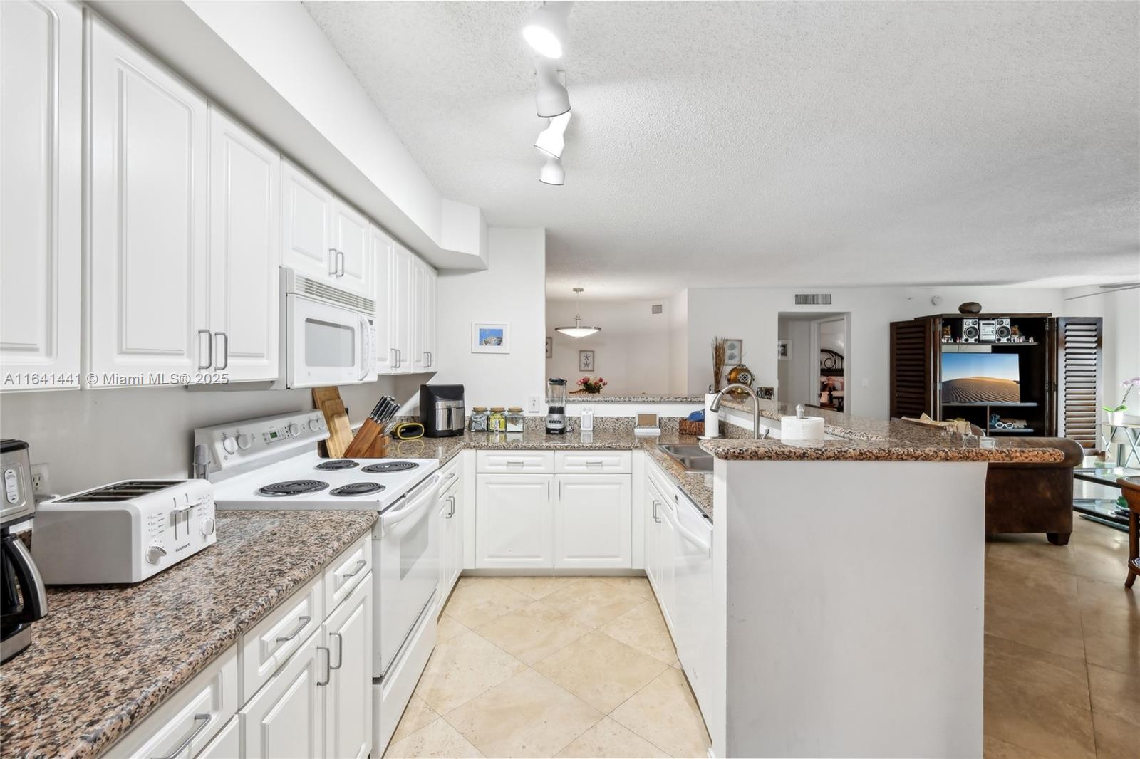 HIGHLAND BEACH CLUB CONDO - Residential