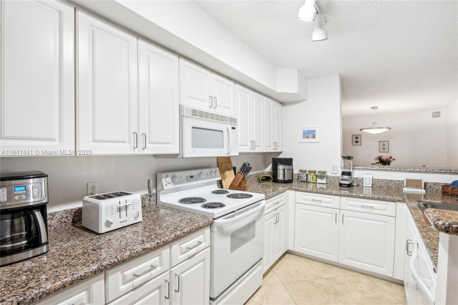 HIGHLAND BEACH CLUB CONDO - Residential