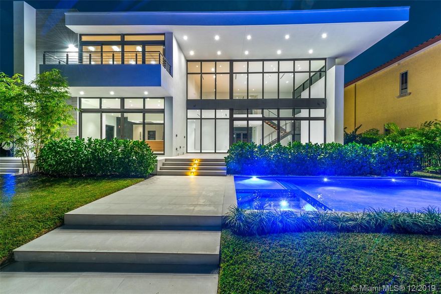 Brand new, never been lived in 2017 modern mansion in the heart of Eastern Shores. Breathtaking contemporary design throughout. Stunning views from every room. Massive ceiling height, tremendous rooms, Italian porcelain and french oak floors, Mia Cucina kitchen, along with quartz stone countertops throughout, make this the best of the best in this booming neighborhood. 80 ft of prime water frontage, with a brand new concrete dock for the most discerning boating clientele. A yachtmans dream modern build.
