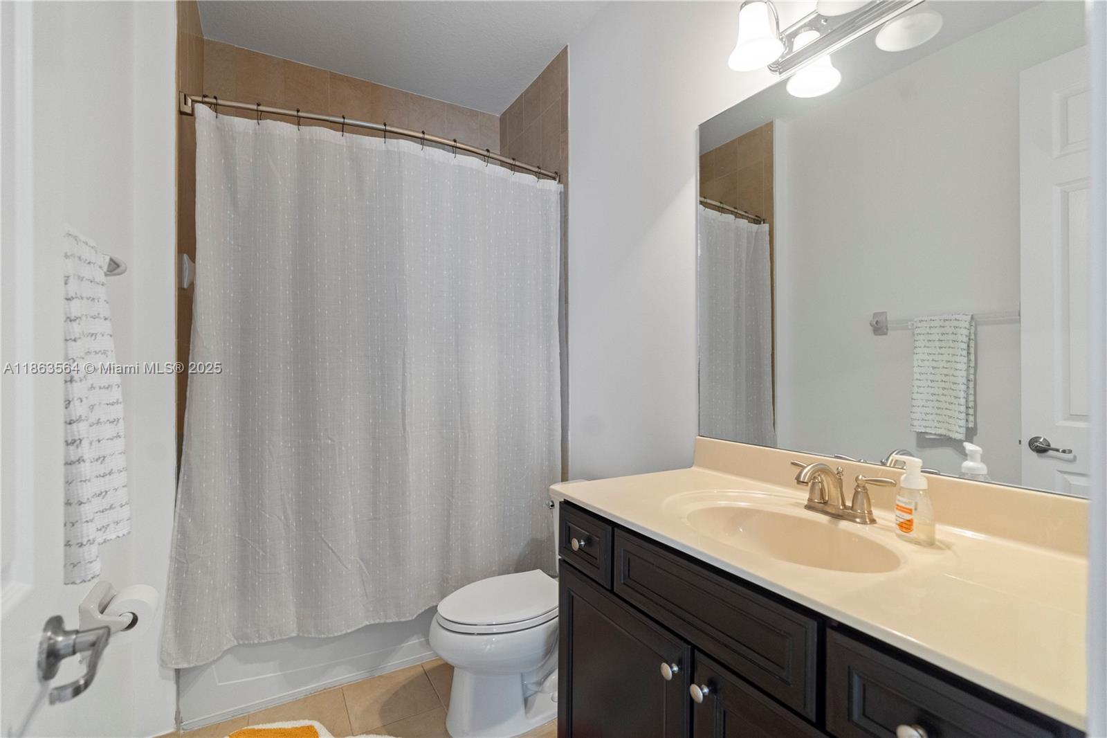 ISLES AT GRAND BAY - Residential Lease