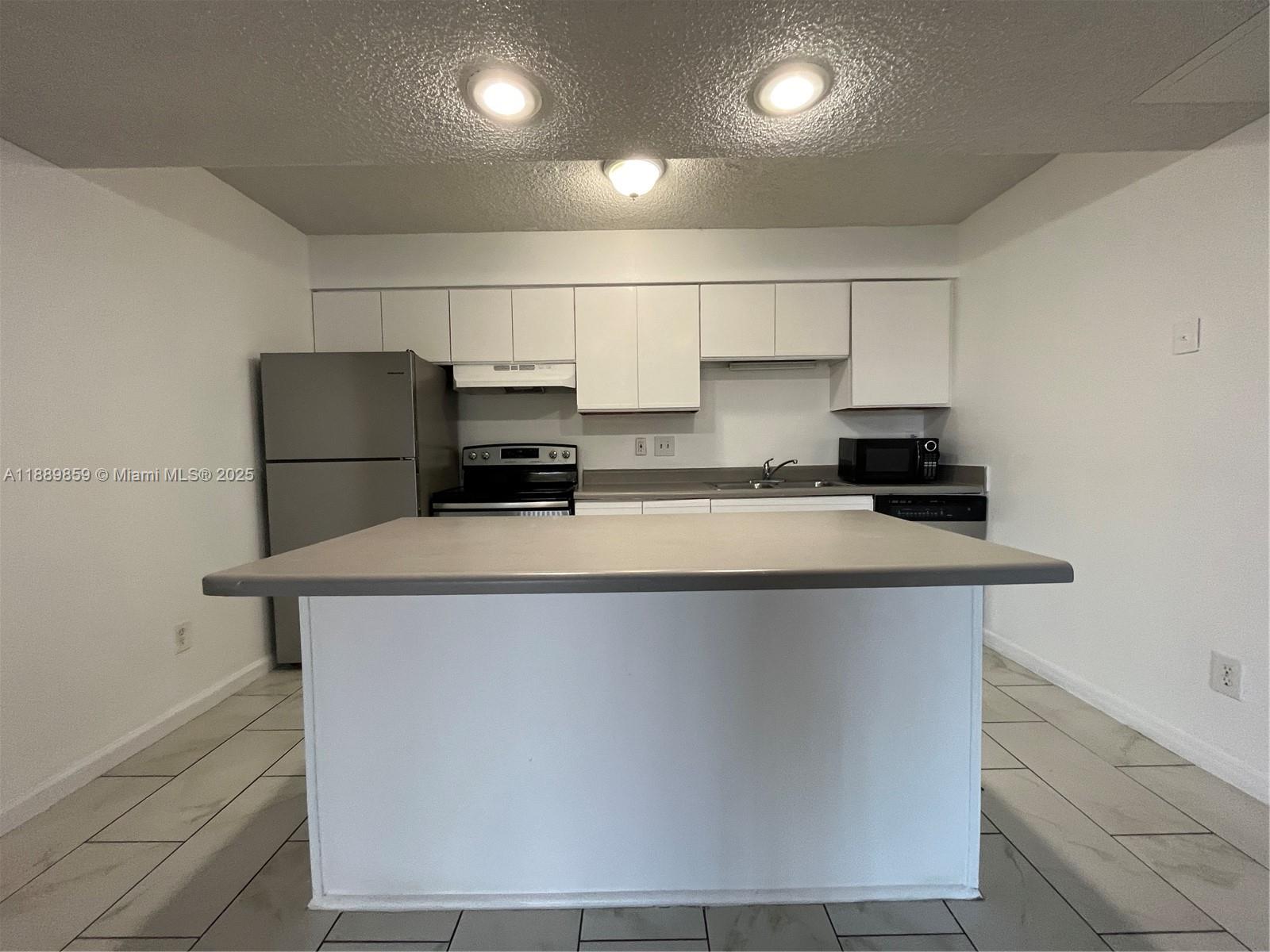 WINDWARD LAKES CONDO - Residential Lease