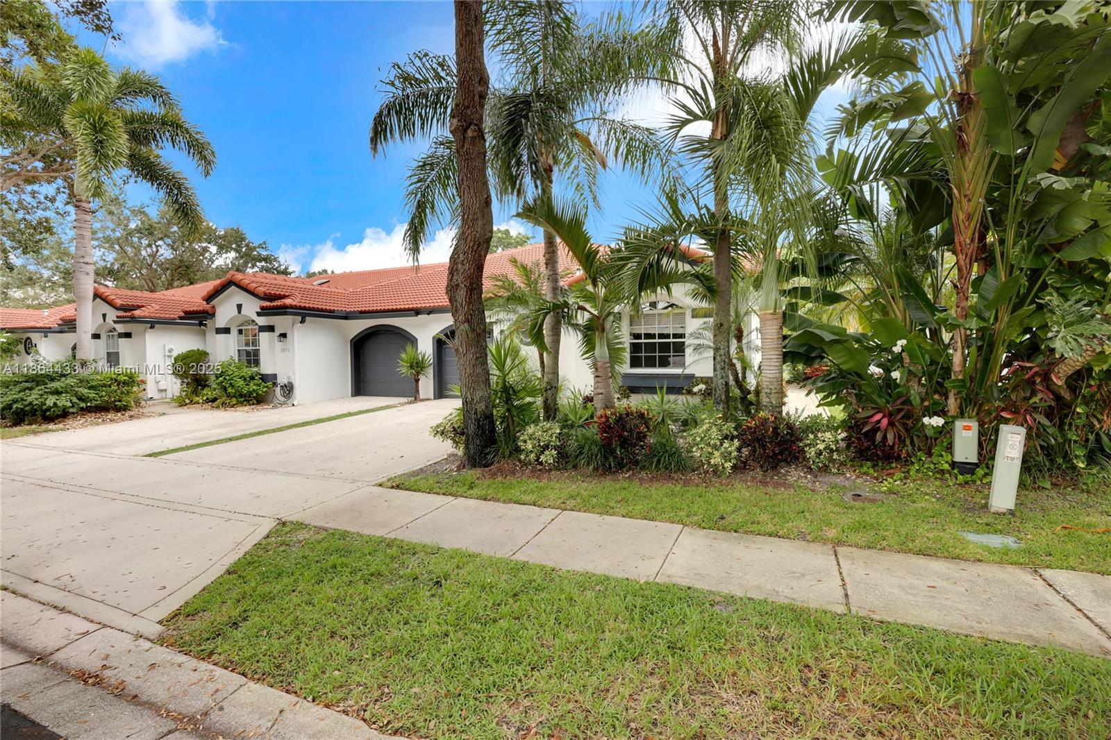 Modern updated 3br/2ba lakefront corner villa in San Remo; largest model on this side of the development. All-age community with resort-style amenities. Spacious villa offers open, split plan, substantial natural light, modern finishes, garage, vaulted ceilings, roof 2020 , water heater 2022, freshly painted interior, private terrace facing open lake, open side patio. Gated community with large pool, hot tub, kids pool, tennis, pickleball, basketball, playground, gym, club. 24hr manned/gated security. Pet-friendly!