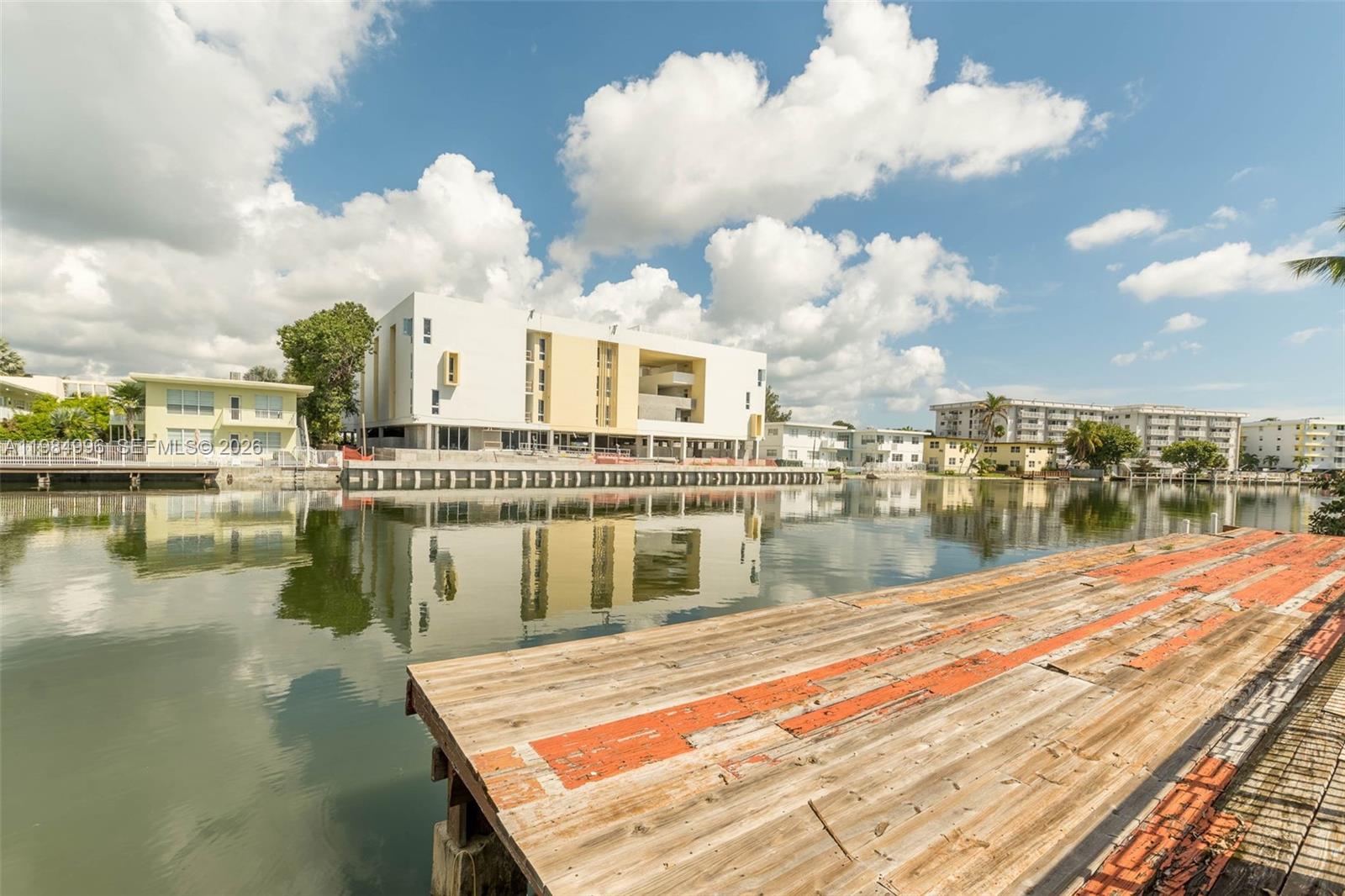 MARSEILLES DECO CONDO - Residential Lease