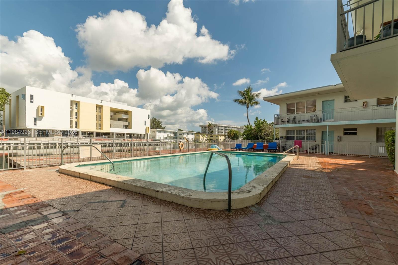 MARSEILLES DECO CONDO - Residential Lease