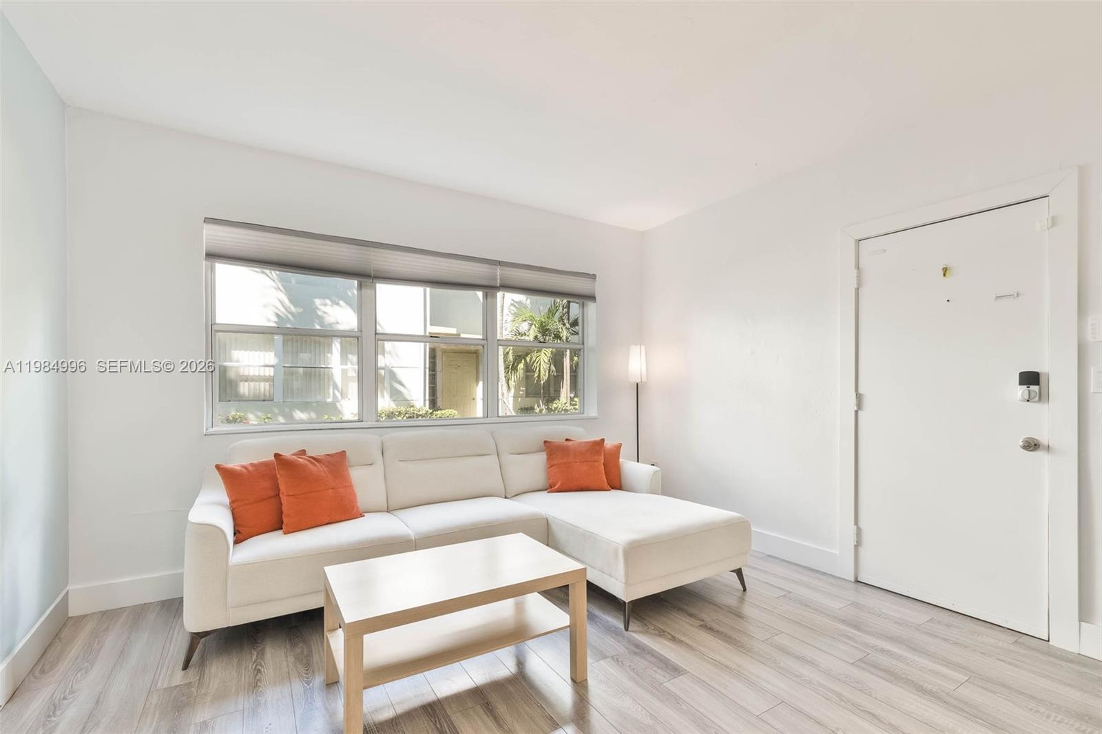 MARSEILLES DECO CONDO - Residential Lease