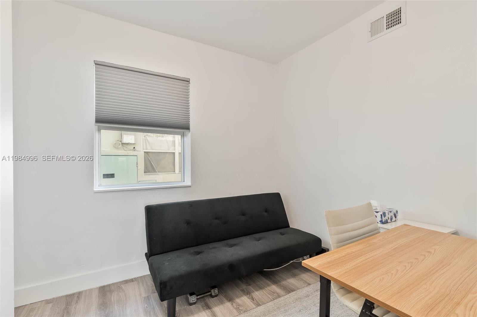 MARSEILLES DECO CONDO - Residential Lease