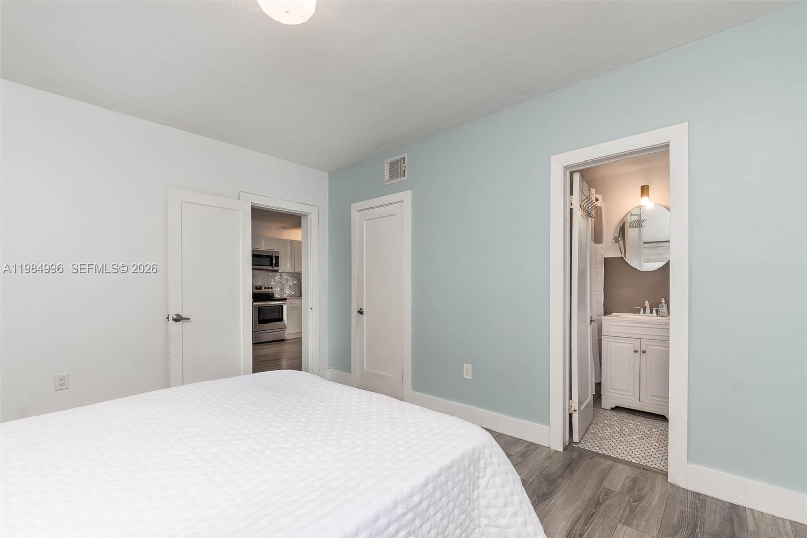 MARSEILLES DECO CONDO - Residential Lease