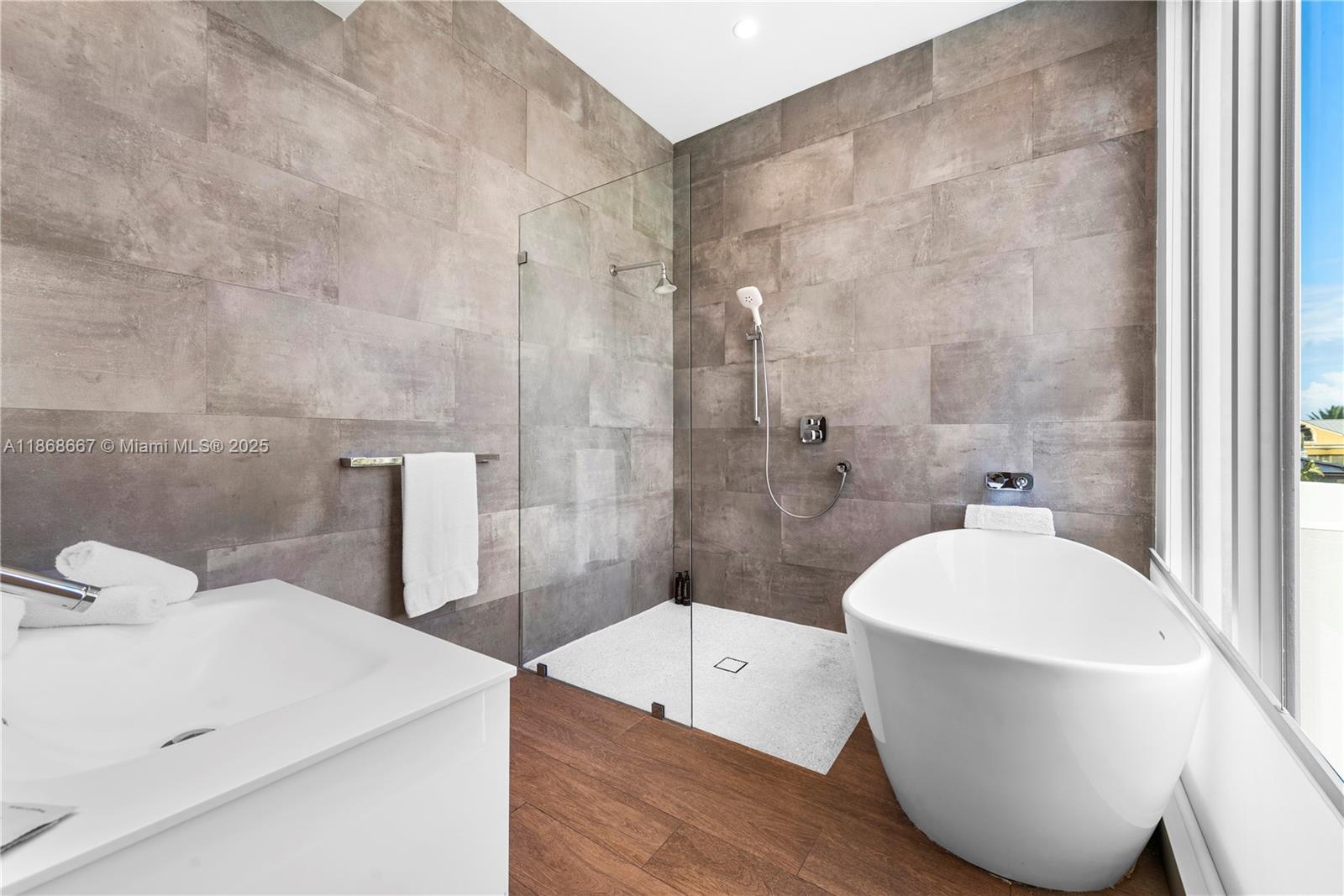 BEACH WAY HEIGHTS UNIT - Residential Lease