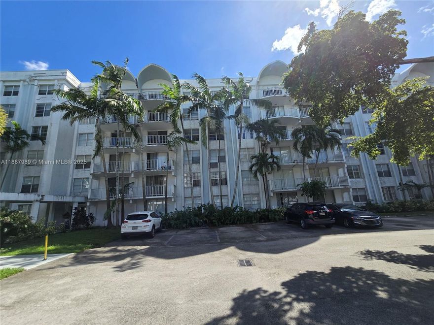 Bright and spacious two-bedroom, two-bath unit located in the gated community of Montecarlo Condo. Centrally located near the beaches, major highways, hospitals, and shopping, this property combines comfort with unbeatable convenience. Priced to sell! This unit is perfect for end-users and also offers an excellent investment opportunity in North Miami Beach with long-term value.