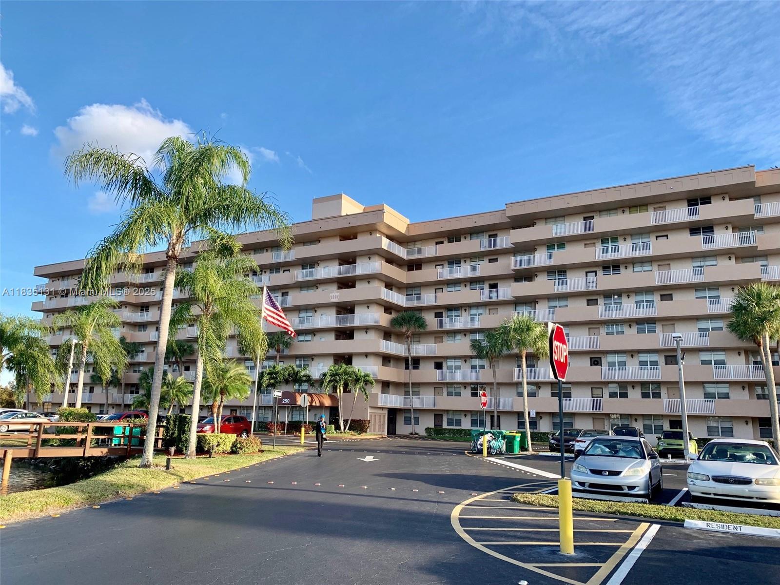 Amazing 2/2 Gorgeous view of lake & Golf Club. Impact Windows and Door, Extra storage room, Elevators, Clubhouse, Pool and more. A laundry facility is available on each floor. Excellent location in Plantation, Broward Mall, Sawgrass Outlet Mall, hospital, parks, dining, shops, and easy access to I595 to go East or West, perfectly situated in the middle of Broward County.