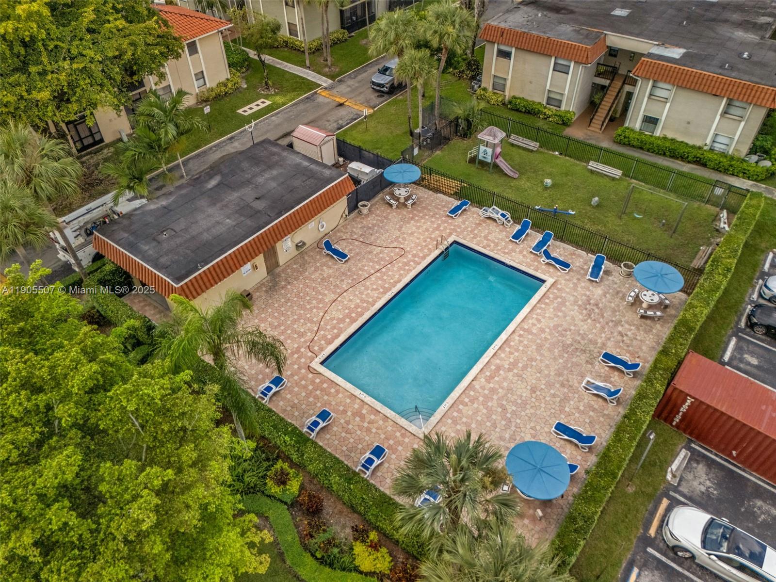 BANYAN TREE FIVE CONDO - Residential Lease