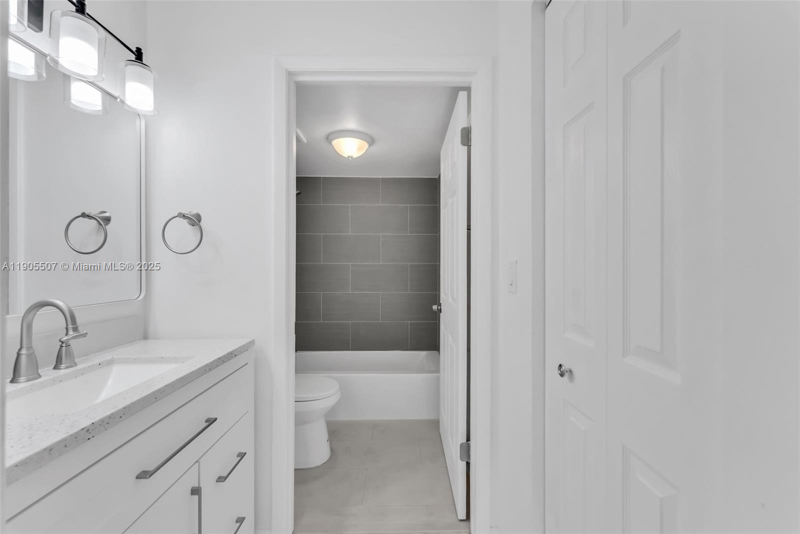 BANYAN TREE FIVE CONDO - Residential Lease