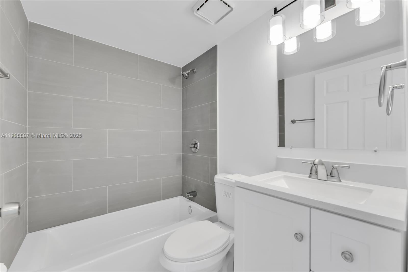 BANYAN TREE FIVE CONDO - Residential Lease