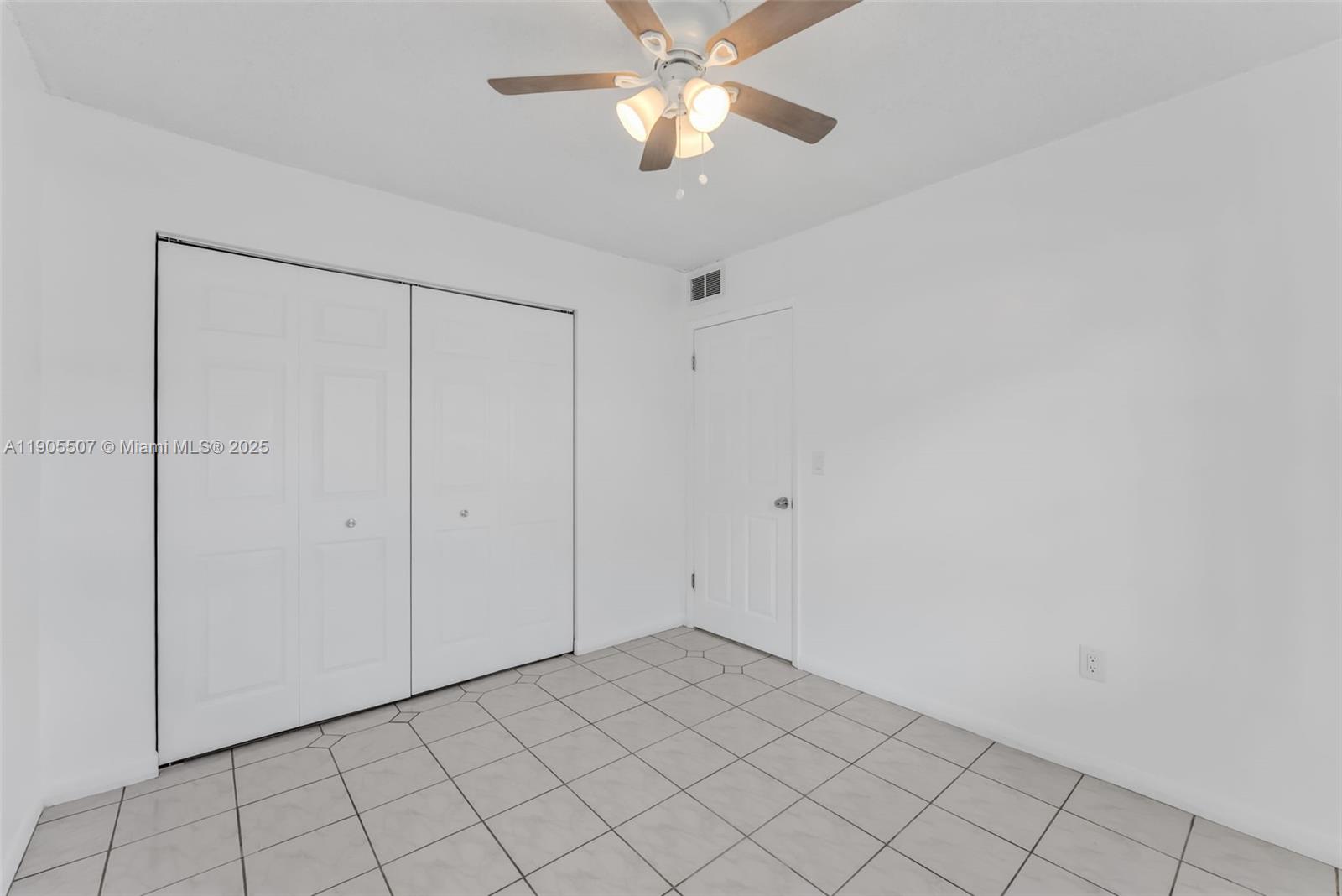 BANYAN TREE FIVE CONDO - Residential Lease