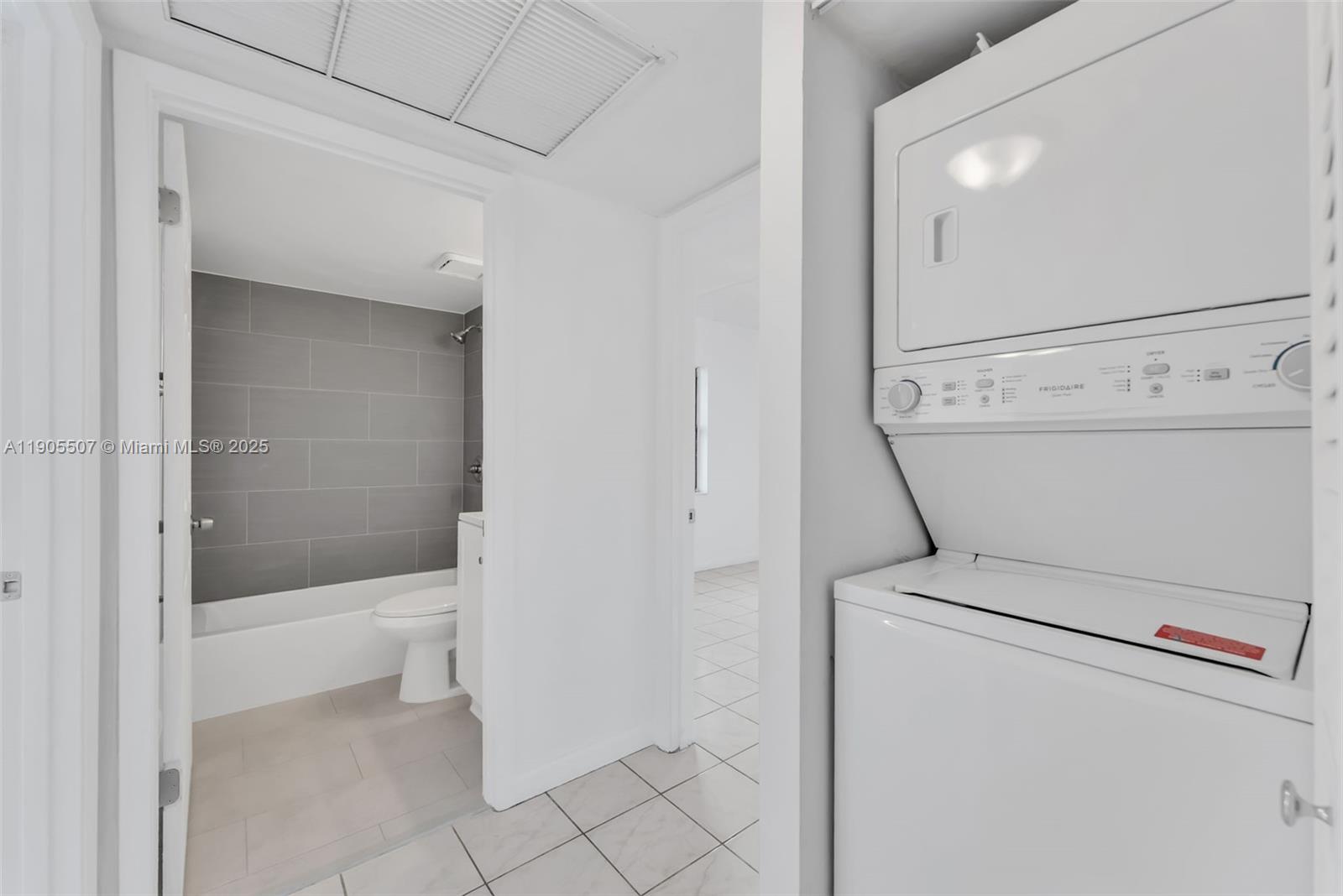 BANYAN TREE FIVE CONDO - Residential Lease