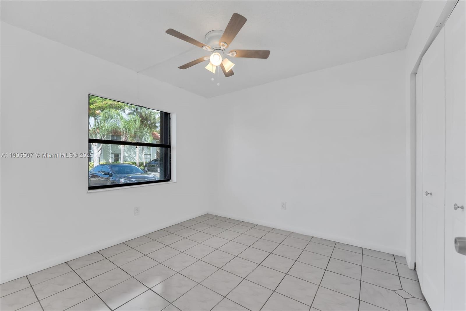 BANYAN TREE FIVE CONDO - Residential Lease