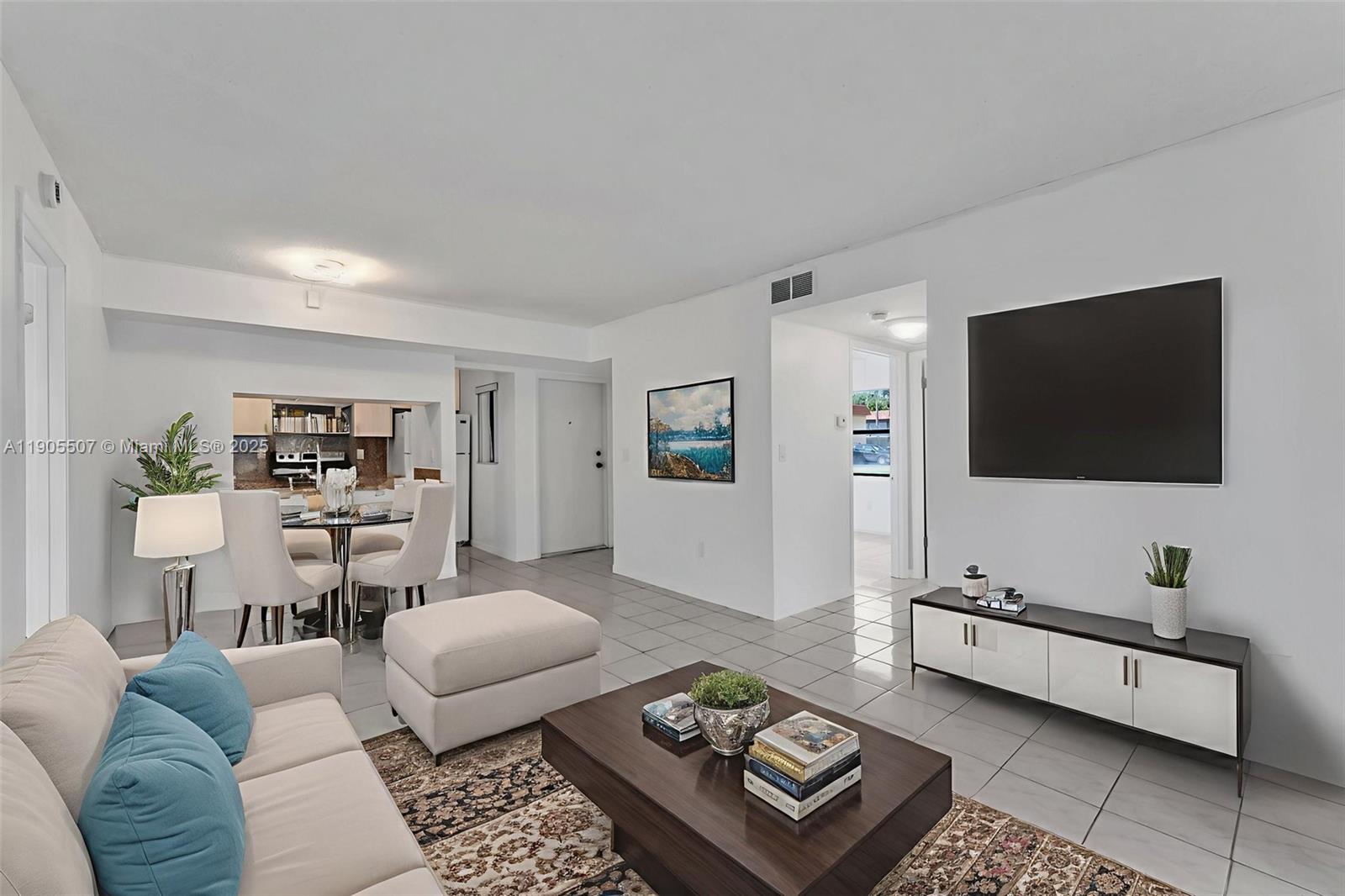 BANYAN TREE FIVE CONDO - Residential Lease