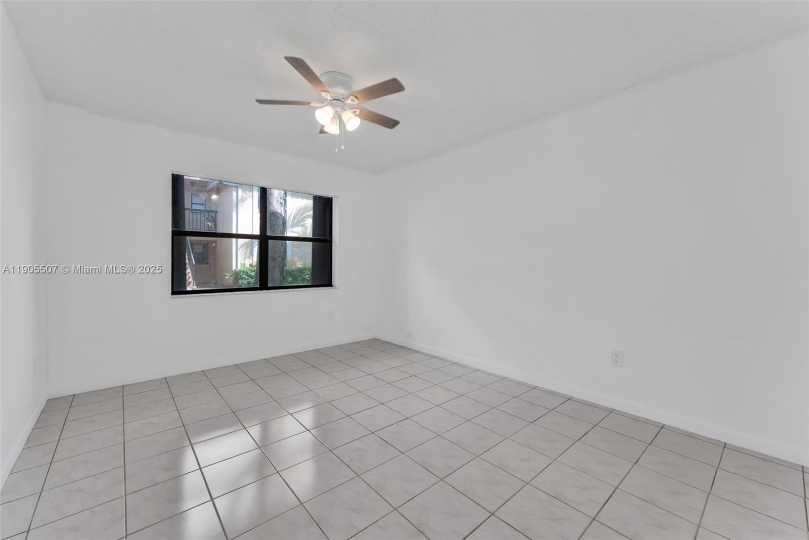 BANYAN TREE FIVE CONDO - Residential Lease