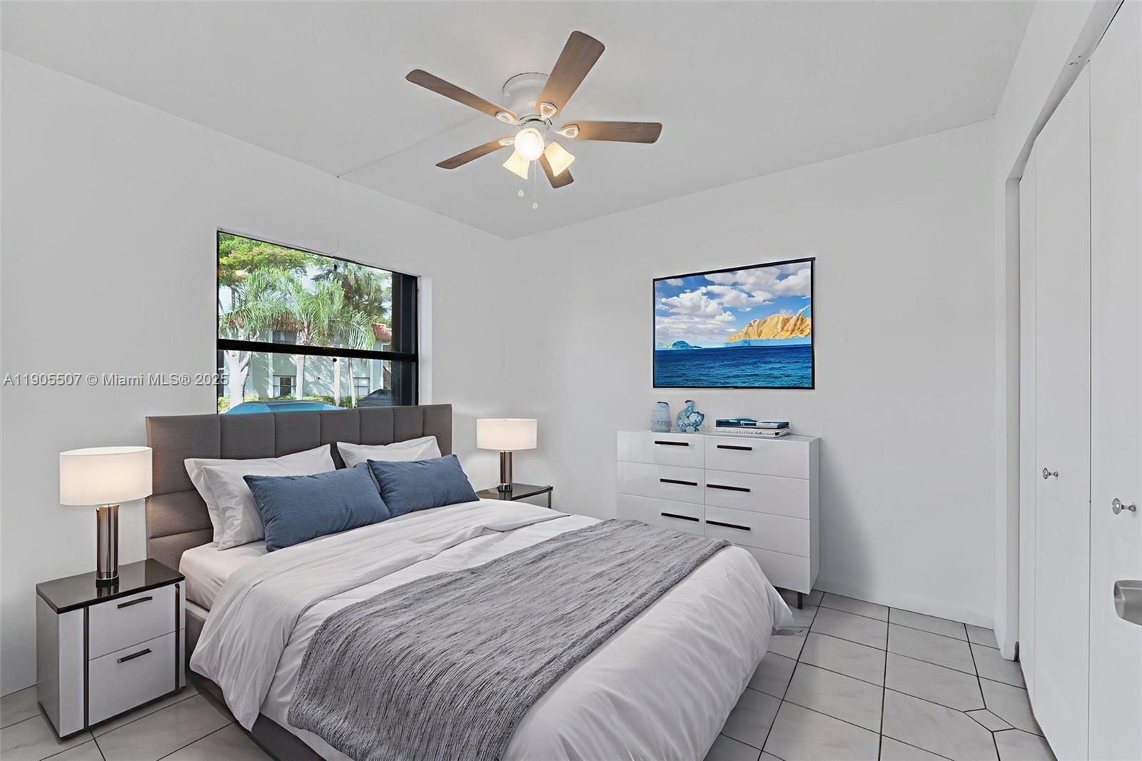 BANYAN TREE FIVE CONDO - Residential Lease