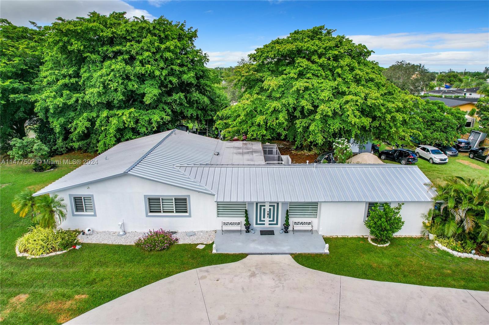 BURR ROAD ESTATES - Residential