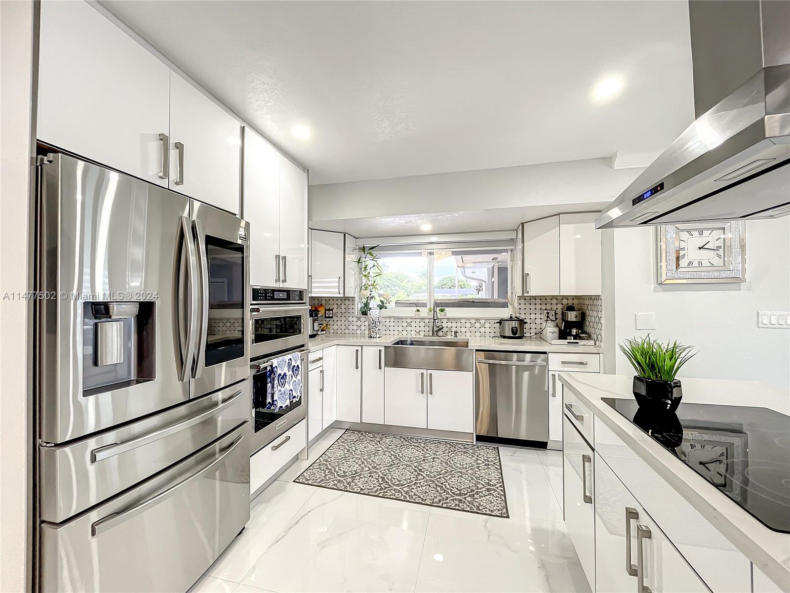 BURR ROAD ESTATES - Residential