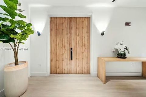 100 S Pointe Dr 1701 Miami Beach FL 33139