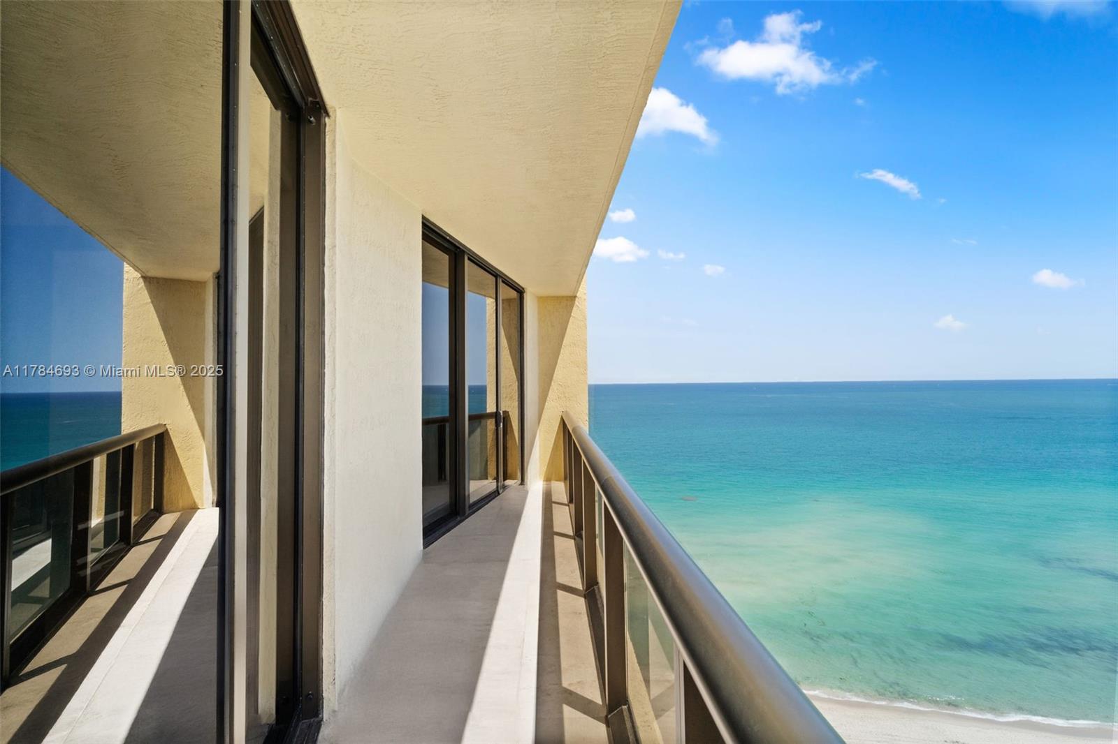 SAYAN CONDO - Residential