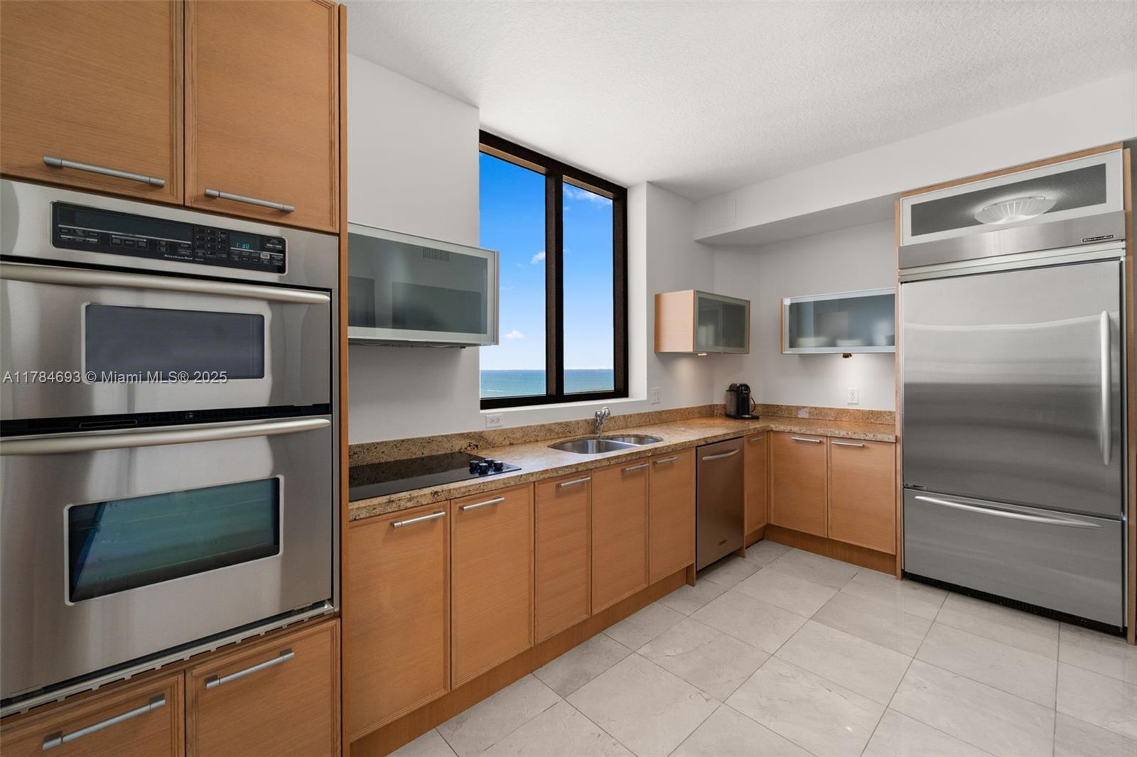 SAYAN CONDO - Residential