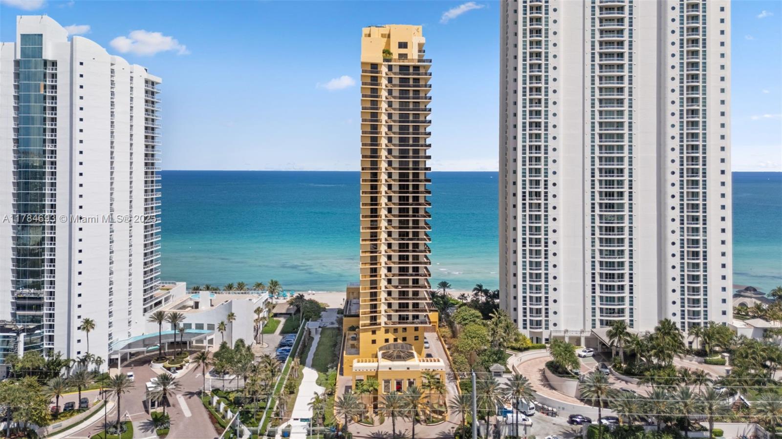 SAYAN CONDO - Residential