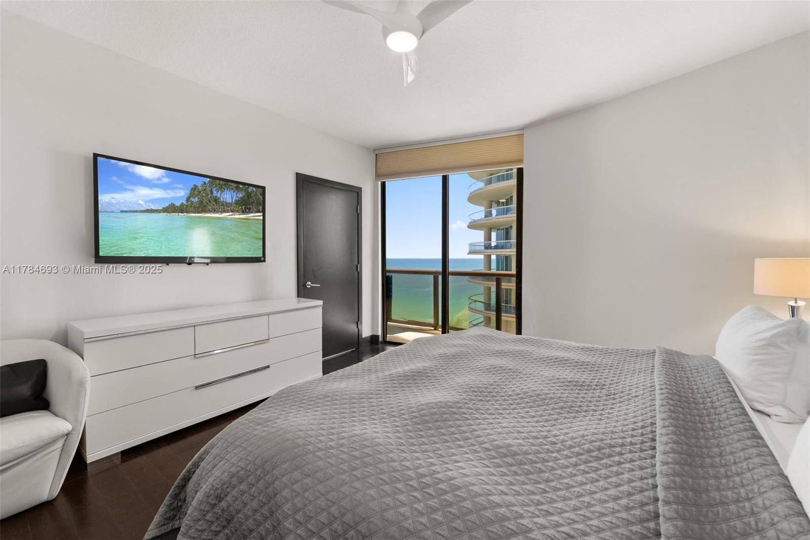 SAYAN CONDO - Residential
