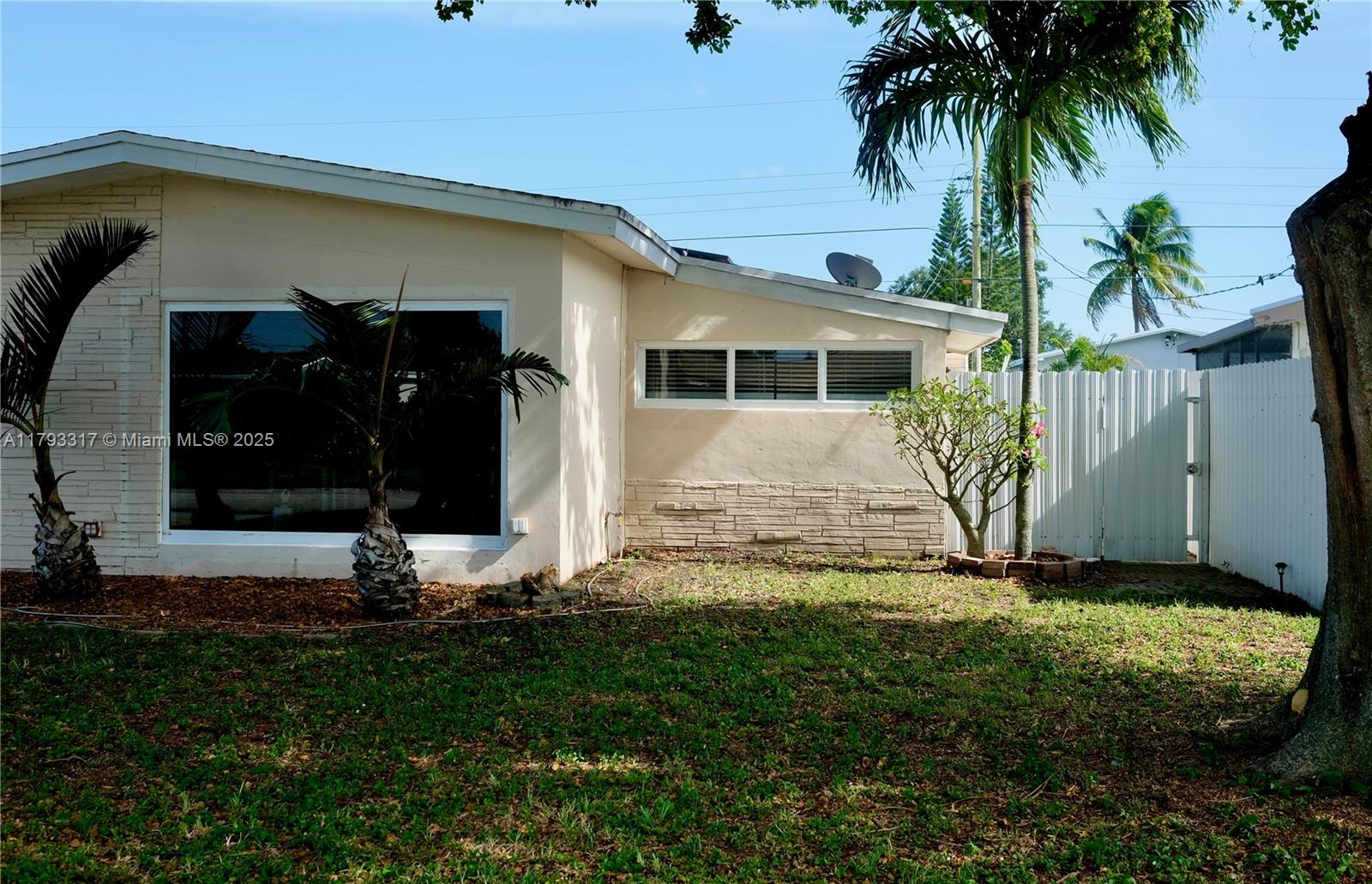 7000 SW 10th St