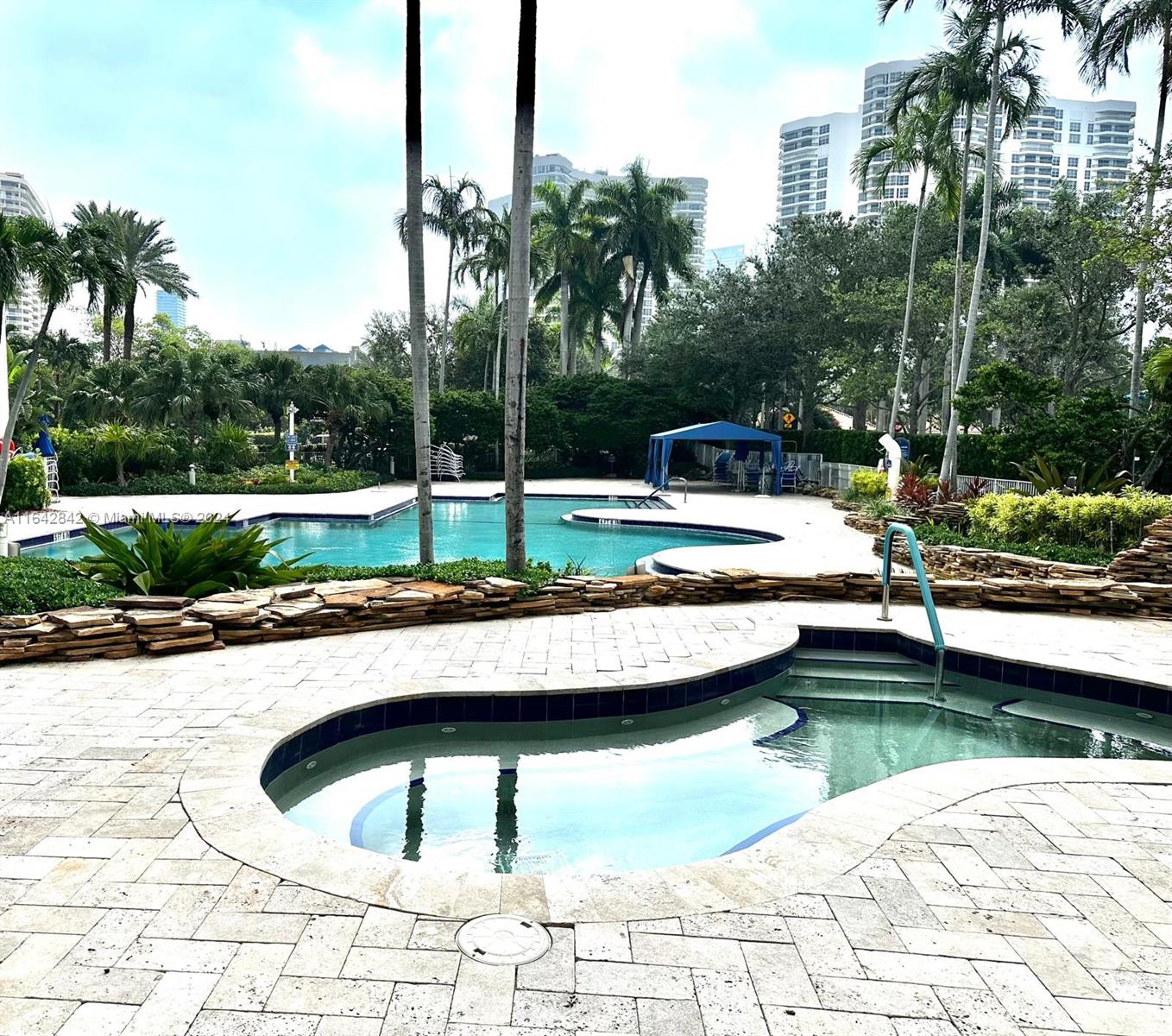 MYSTIC POINTE TOWER 400 C - Residential