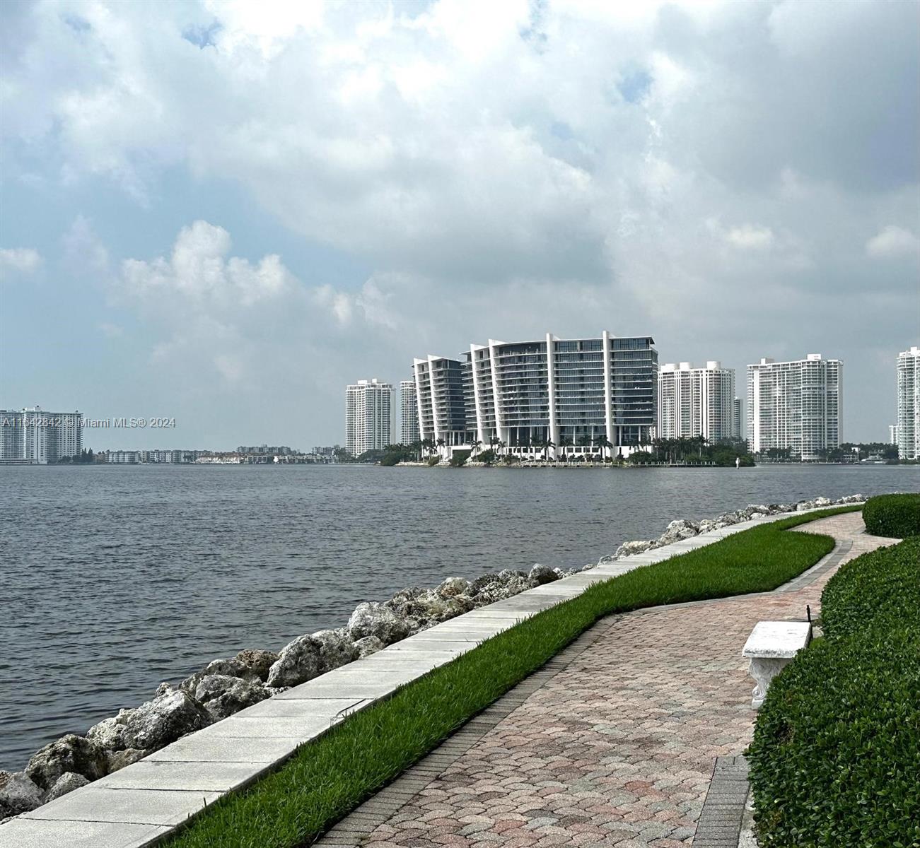 MYSTIC POINTE TOWER 400 C - Residential