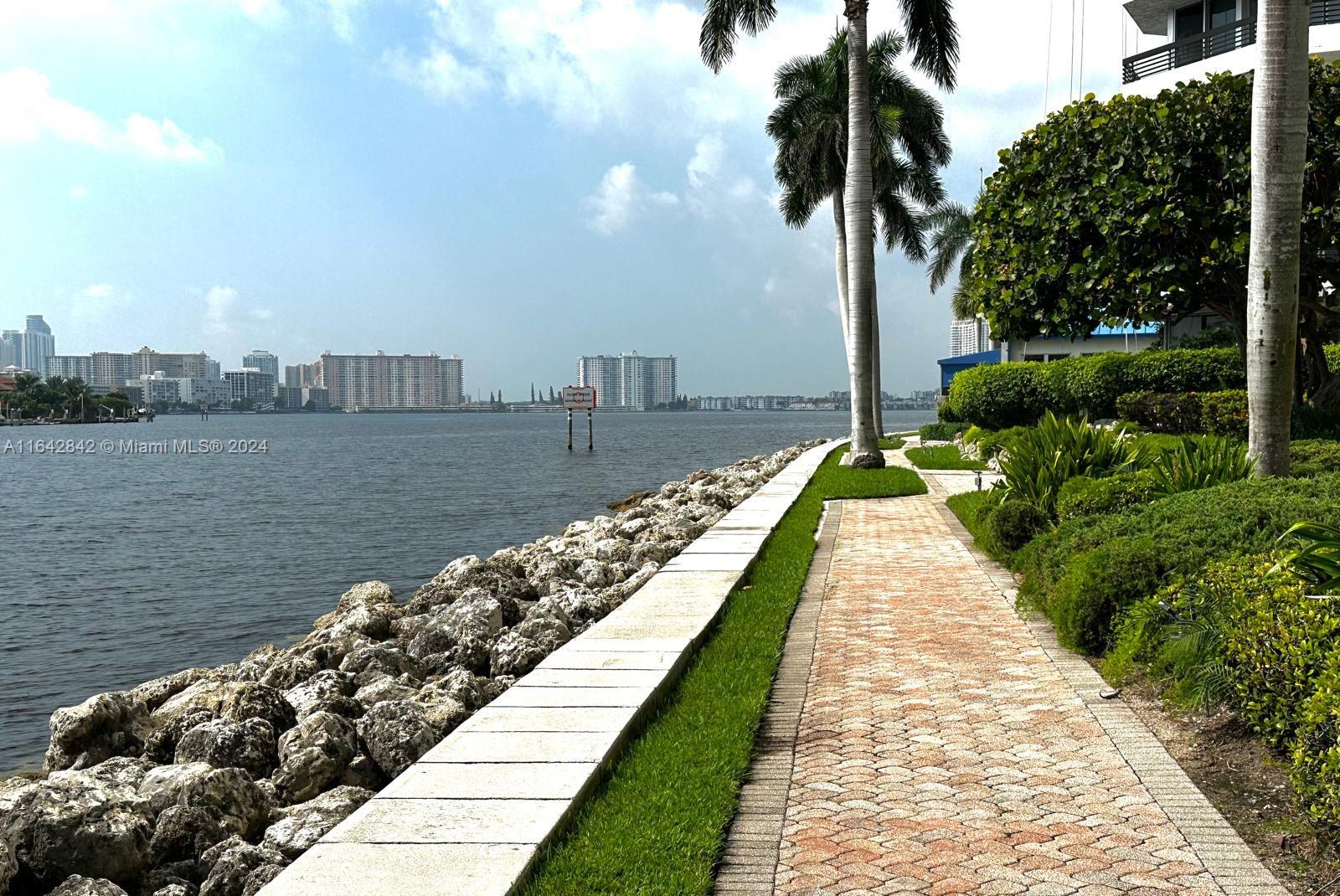 MYSTIC POINTE TOWER 400 C - Residential