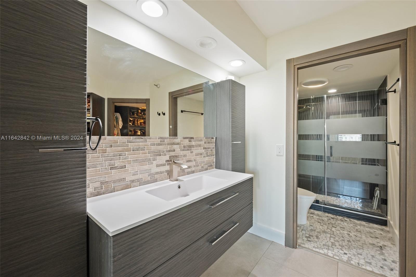 MYSTIC POINTE TOWER 400 C - Residential