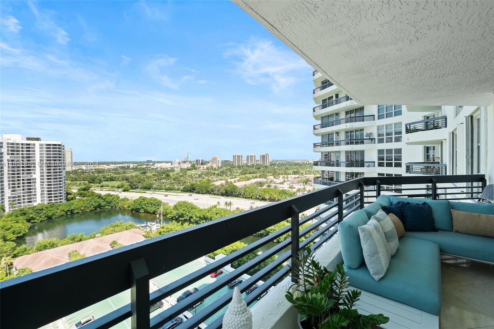 MYSTIC POINTE TOWER 400 C - Residential