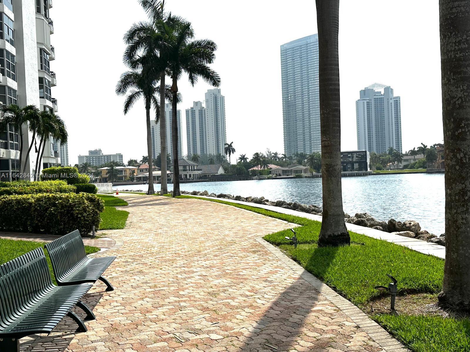 MYSTIC POINTE TOWER 400 C - Residential